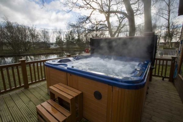 Tranquillity Lodge Luxury Log Cabin In Yorkshire Sleeps 4 6