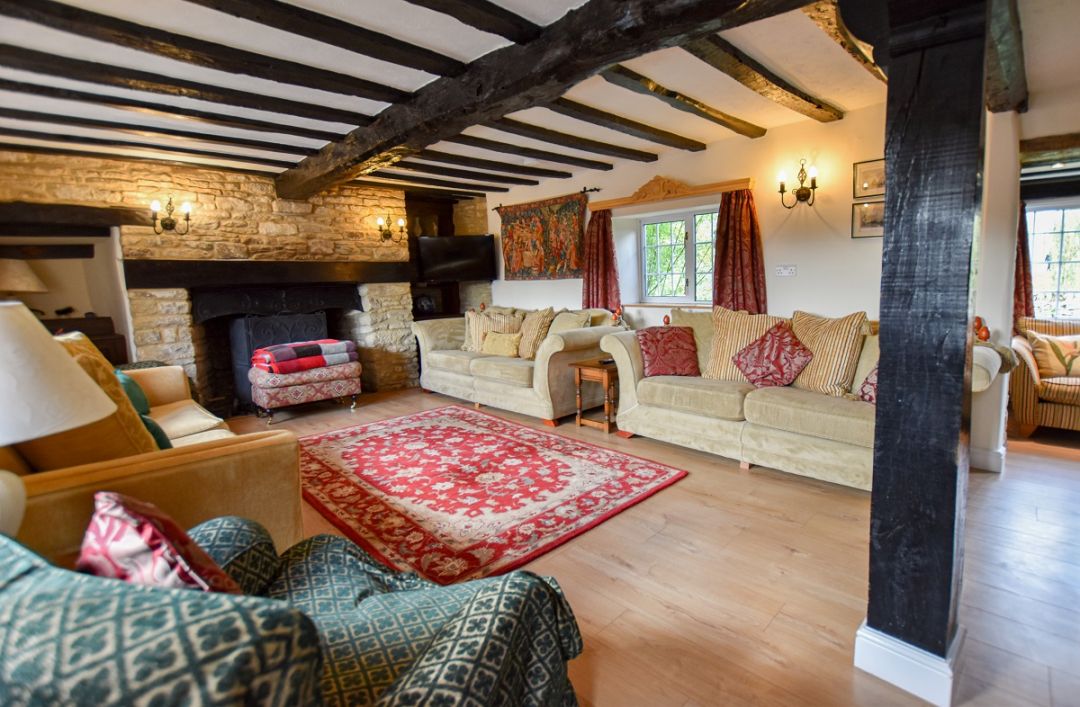 Large Group Manor House Sleeping 24-30 in The Cotswolds