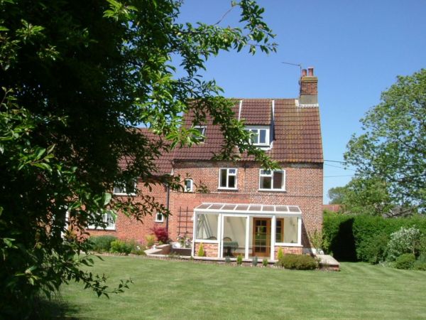 Manor Cottage Holiday Rental In The Norfolk Broads Sleeps 6 Log