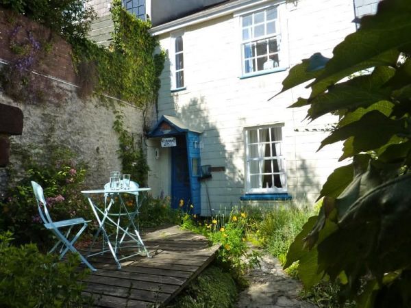 Fishermans Cottage Coastal Rental In Devon Sleeps 4