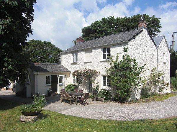 The Farmhouse 4 Bedroom Self Catering Rental In Cornwall Sleeps 8