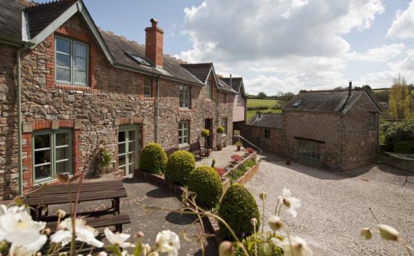 Long Barn 6 Bedroom Holiday Home In Devon Sleeps 13 Pool Pub